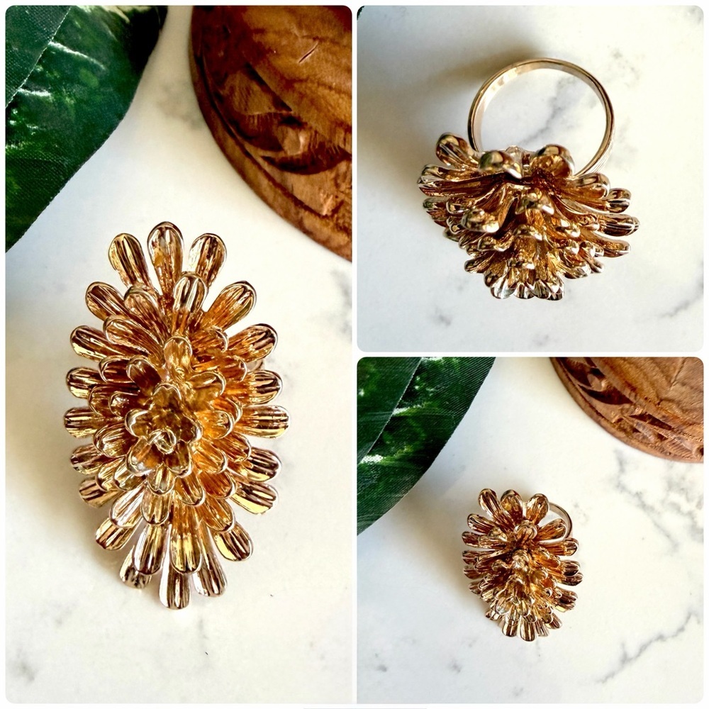 3/$22🩶 Old Navy Pinecone Burst Gold Tone Ring Size 8 PREOWNED Jewelry Boho
